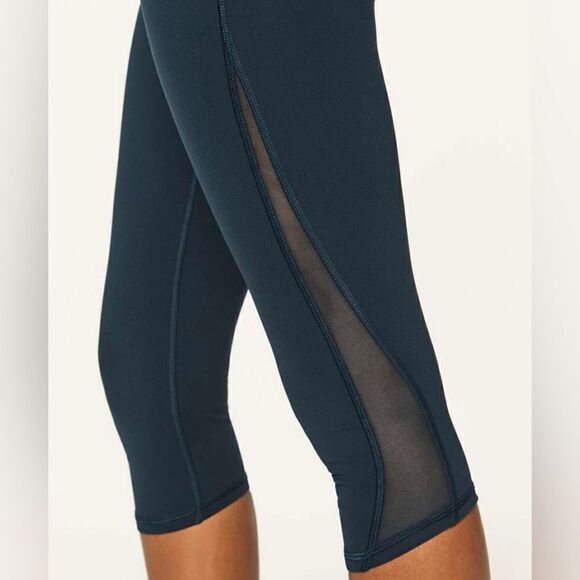 Lululemon sz 4 Train Times Crop (17" )
Nocturnal Teal excellent pre owned cond - Picture 9 of 13